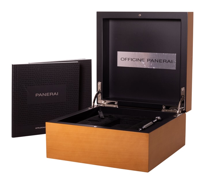 Panerai Luminor 8 Days PAM00779 Image 4